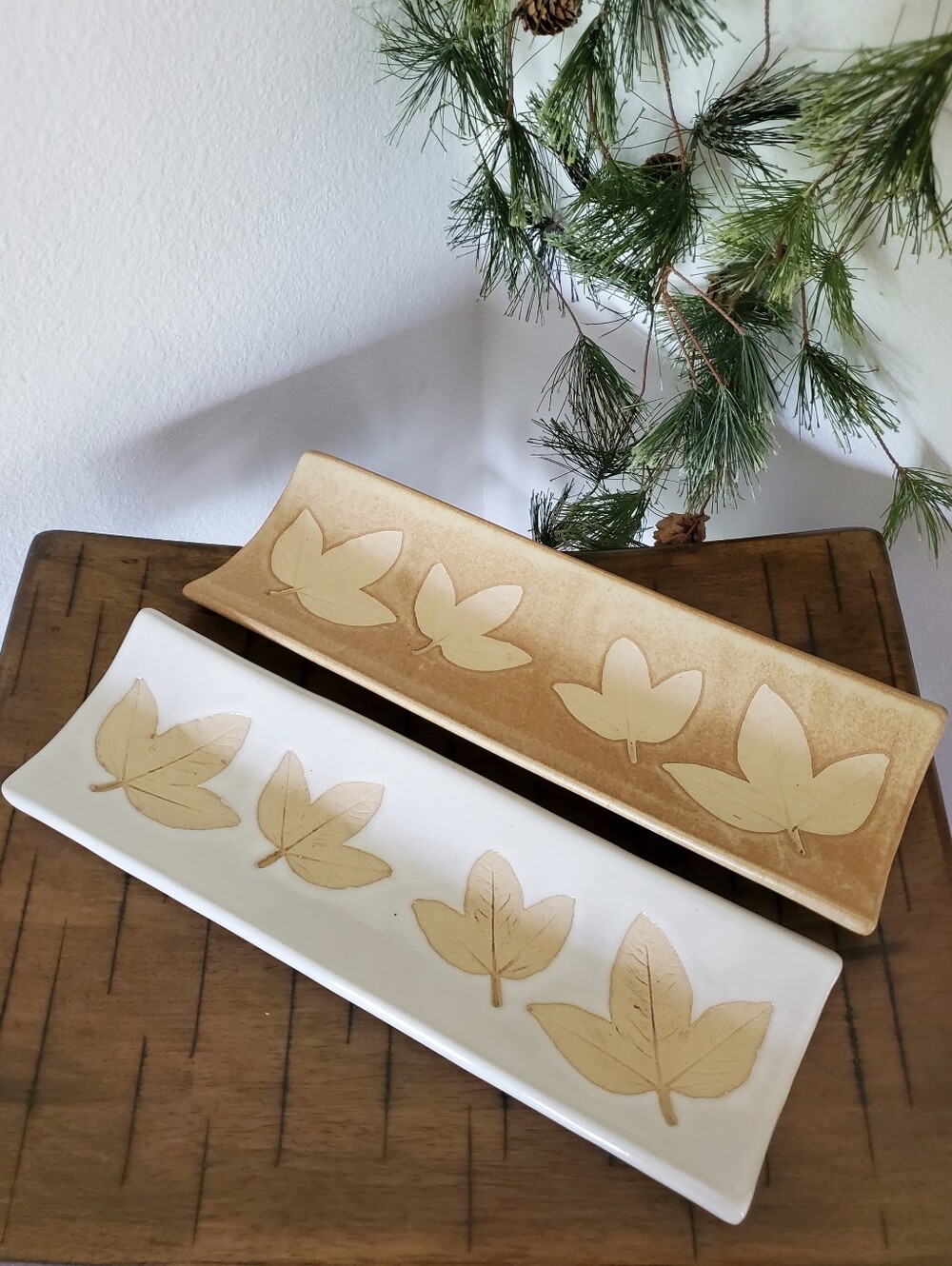 Vintage Country Originals Stoneware Leaf Cracker Trays Set of 2 Ceramic Platters